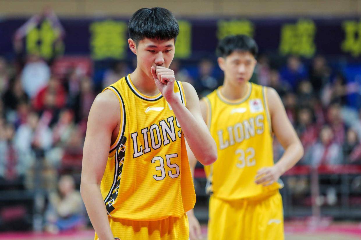 转会期欧篮联传出新动向，广厦男篮更衣室发声，管理层表态——媒体盛赞，心理建设被强调的简单介绍